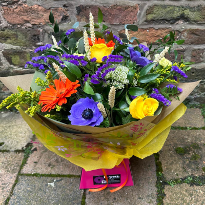 Mamma Mia - Make their day with this bright and vibrant collection of flowers, beautifully presented in a gift box / bag. Mamma Mia - Make their day with this bright and vibrant collection of flowers, beautifully presented in a gift box / bag.