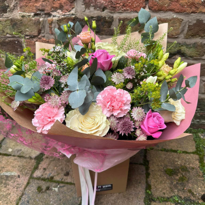Pretty Perfect - This warm, subtle coloured collection of beautiful flowers will make anyone’s day. Pretty Perfect - This warm, subtle coloured collection of beautiful flowers will make anyone’s day.